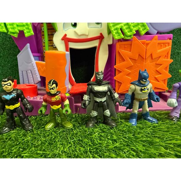 Fisher-Price Imaginext DC Super Friends The Joker's Fun House 2009 w/ Figures - Picture 3 of 6